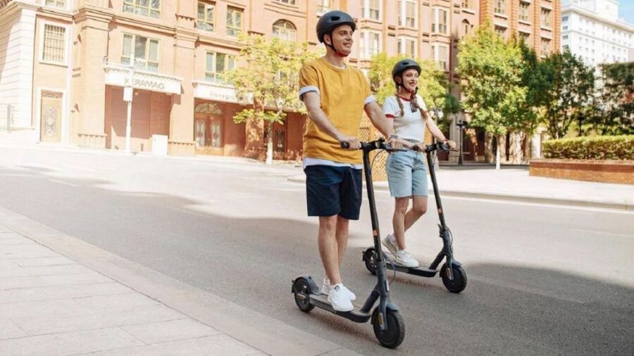 Krakow: 2h Kazimierz (Jewish Quarter) Scooter Tour - Why Kazimierz works so well on two wheels