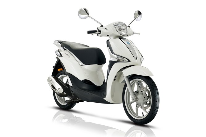 Liberty scooter rental Piaggio 50cc (4T) Paris - The included equipment is useful, but check the insurance