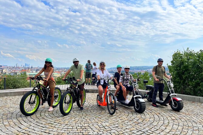 Live-Guided e-Scooter Tour of the Old Town of Prague, 60 min - How the private format changes the experience