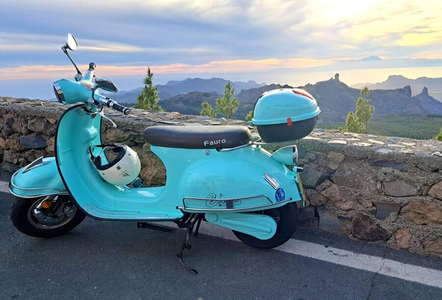 Maspalomas and Las Palmas: electric vintage scooter for rent - Sharing the Fauro Venice with a passenger