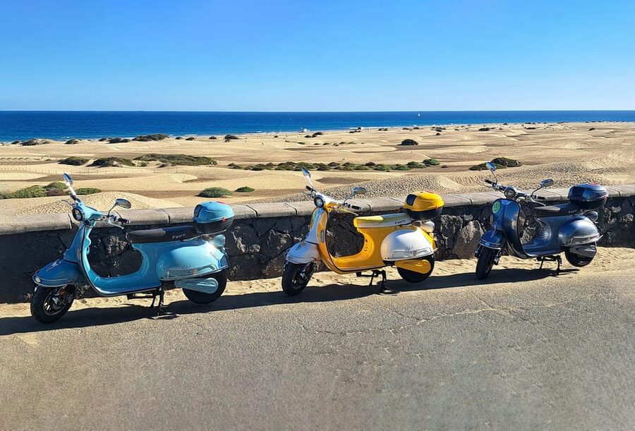 Maspalomas and Las Palmas: electric vintage scooter for rent - The handover at 10:00 a.m.
