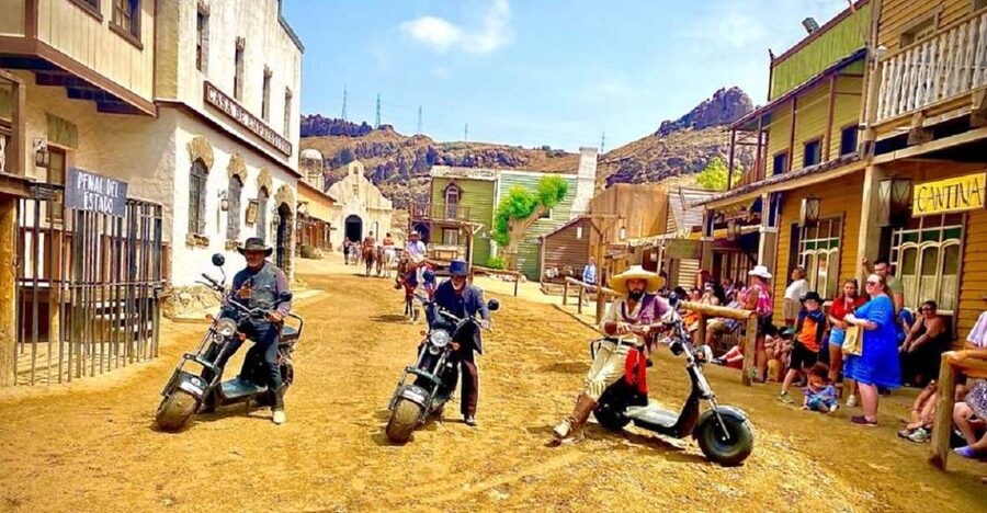 Maspalomas: E-Scooter or E-Bike Tour+Western Town Sioux City - Sioux City Park, a frontier town in Gran Canaria