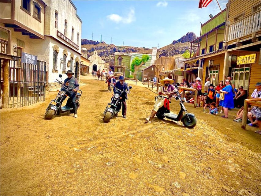 Maspalomas: E-Scooter or E-Bike Tour+Western Town Sioux City - Who will enjoy this outing most?