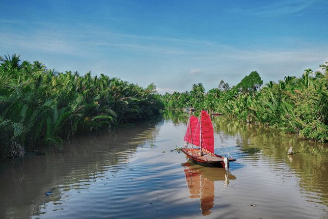 Mekong Zigzag Full Day tour: Scooter, Sailboat, Food (HCM-BenTre) - A short look at Ben Tre’s markets and backstreets