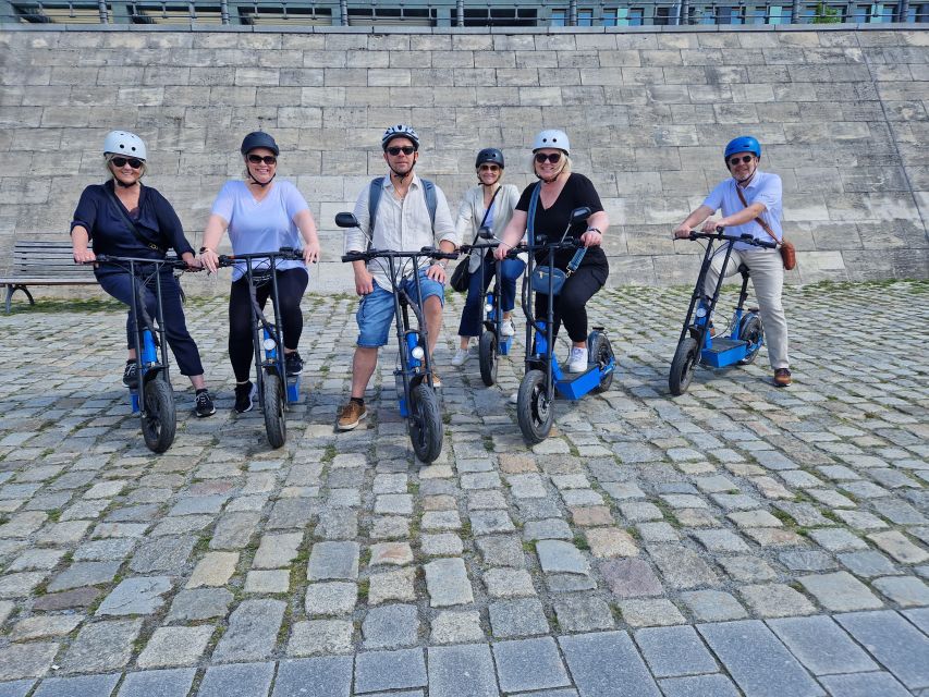 Munich: Top Sights Guided E-Scooter Tour - The English Garden and Chinesischer Turm