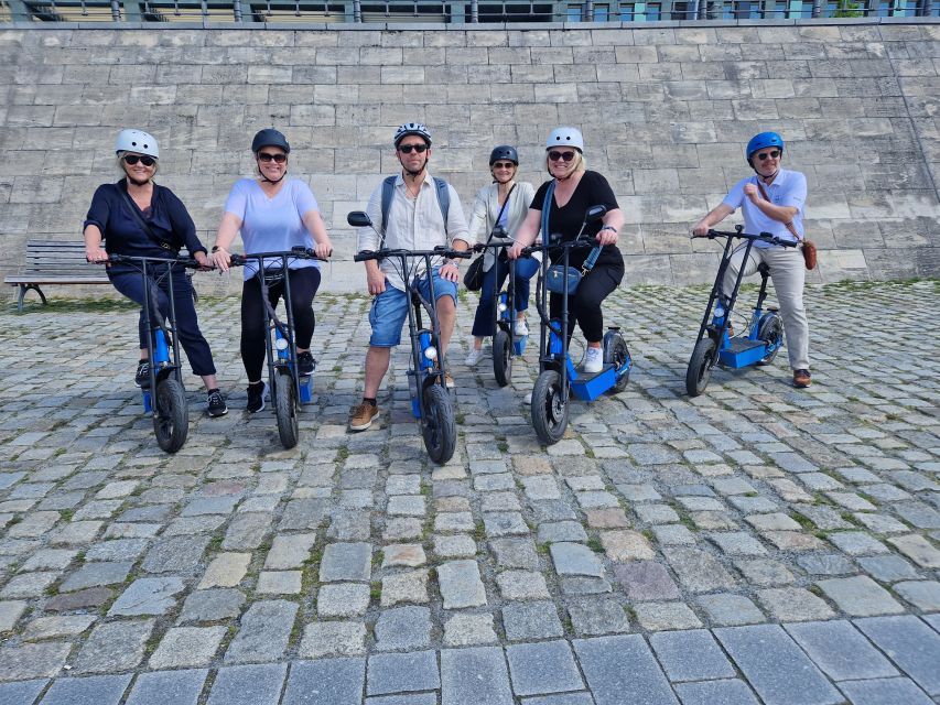 Munich: Top Sights Guided E-Scooter Tour - Getting comfortable before the first landmark