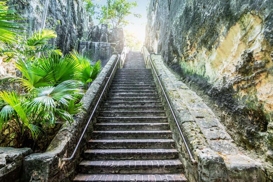 Nassau: E-Scooter Tour with Food Tasting and Local Drinks - Queen’s Staircase and Fort Fincastle