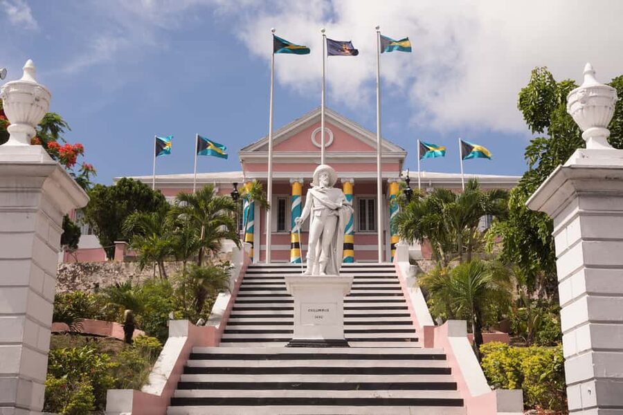 Nassau: E-Scooter Tour with Food Tasting and Local Drinks - What the guides add to the experience