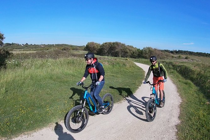Off-road electric scooter-2h30 guided by GPS- "Carnac" - A five-minute pause at St Michel Tumulus