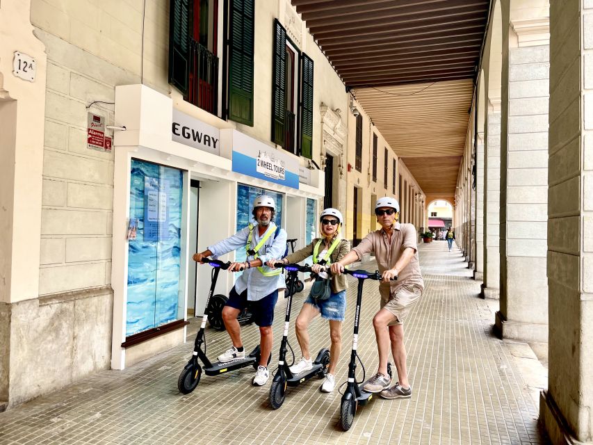 Palma: Guided 1.5 H city tour on Electric scooter - Along the bay toward Ca’n Pere Antoni