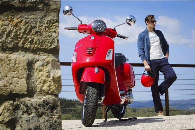 Panoramic and Historical Vespa Tour Naples - Corso Vittorio Emanuele and the first hill views