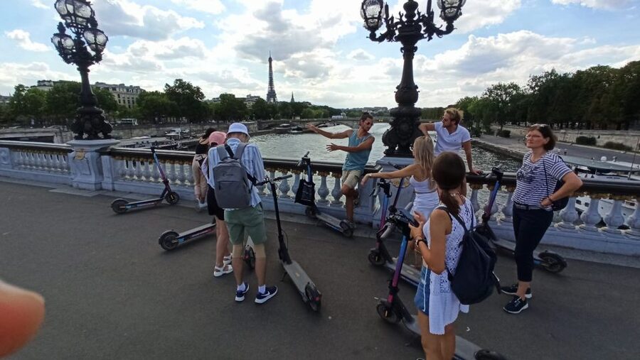 Paris: Small-Group E-Scooter Tour with a Local Guide - Key points at a glance