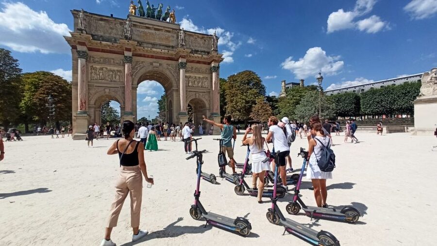 Paris: Small-Group E-Scooter Tour with a Local Guide - Pont des Arts and the first Seine views