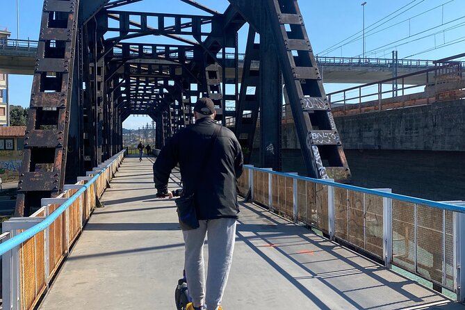 Pescara tour by e-scooter or bike among art, flavors and shopping - Crossing Pont del Mare and reaching the waterfront