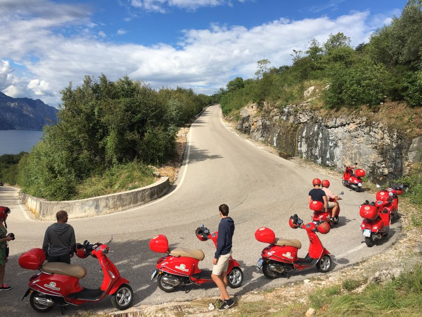 Peschiera del Garda: Lake Garda self-guided Vespa tour - Following the DGtalguide™ route