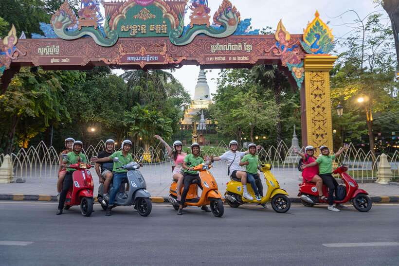 Phnom Penh: City & Silk Island Haft Day or Full Day Tour - Koh Oknha Tei Market and local snacks