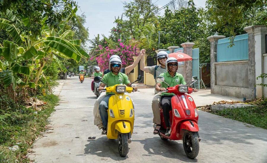 Phnom Penh Evening Food Tour -On Promotion Price limit Offer - Wat Botum Park brings food into the open air