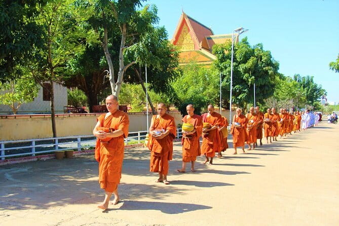 Phnom Penh: Highlights Tour Including National Museum - Independence Monument and the story of 1953
