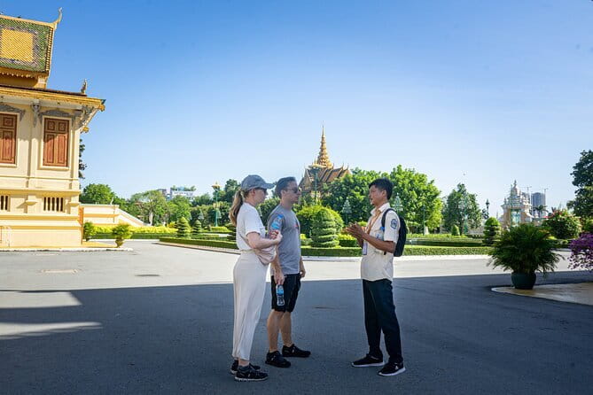 Phnom Penh: Highlights Tour Including National Museum - Central Market and Phnom Penh street life