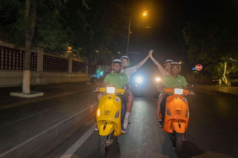 Phnom Penh Night Foodie Vespa Tour / Tuk Tuk Available - The guides make the food easier to enjoy