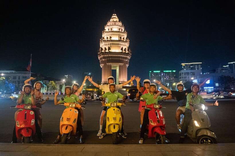 Phnom Penh Night Foodie Vespa Tour / Tuk Tuk Available - Phnom Penh Night Market after dark
