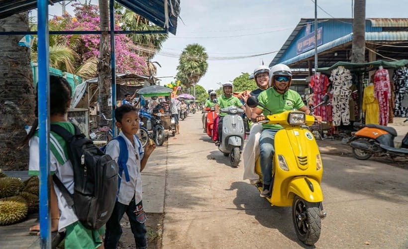 Phnom Penh: Silk Island Tour by Vespa with Tuk Tuk Available - Mongkol Serey Temple and Cambodian Buddhism