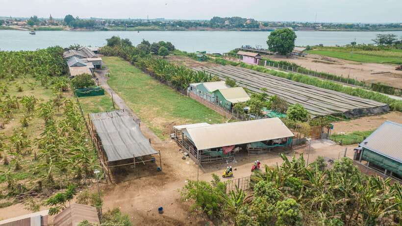 Phnom Penh: Silk Island Tour by Vespa with Tuk Tuk Available - Leaving Phnom Penh on the back of a Vespa