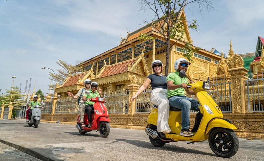 Phnom Penh: Walking Tour, Food Tour & Sunset Cruise - The riverside night market before sunset