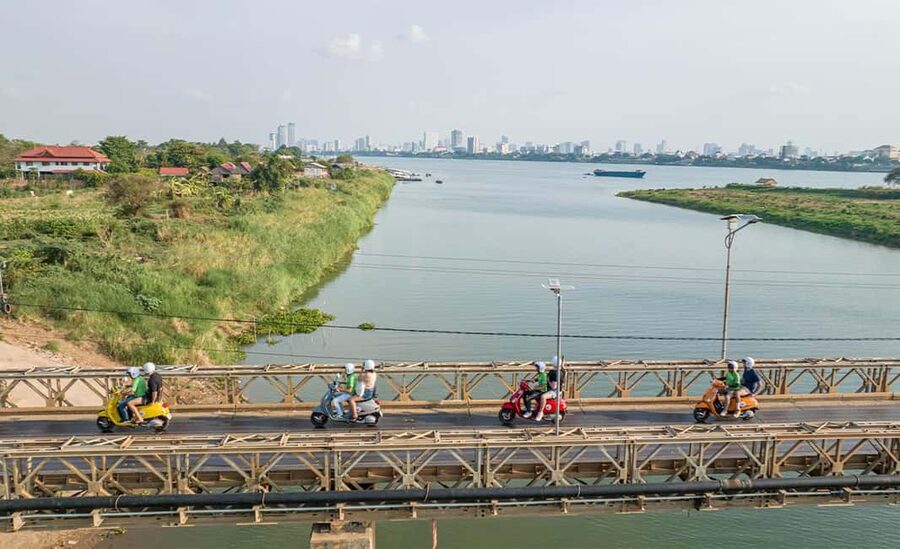 Phnom Penh: Walking Tour, Food Tour & Sunset Cruise - Starting at the Independence Monument