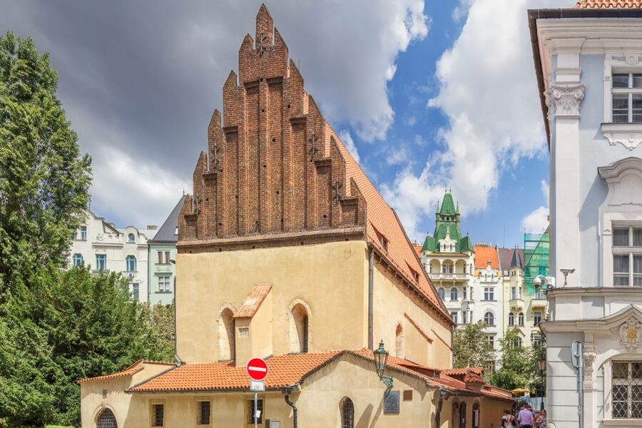 Prague: 4-Hour Segway and Scooter Tour with Lunch and Drinks - What the $118 price really covers