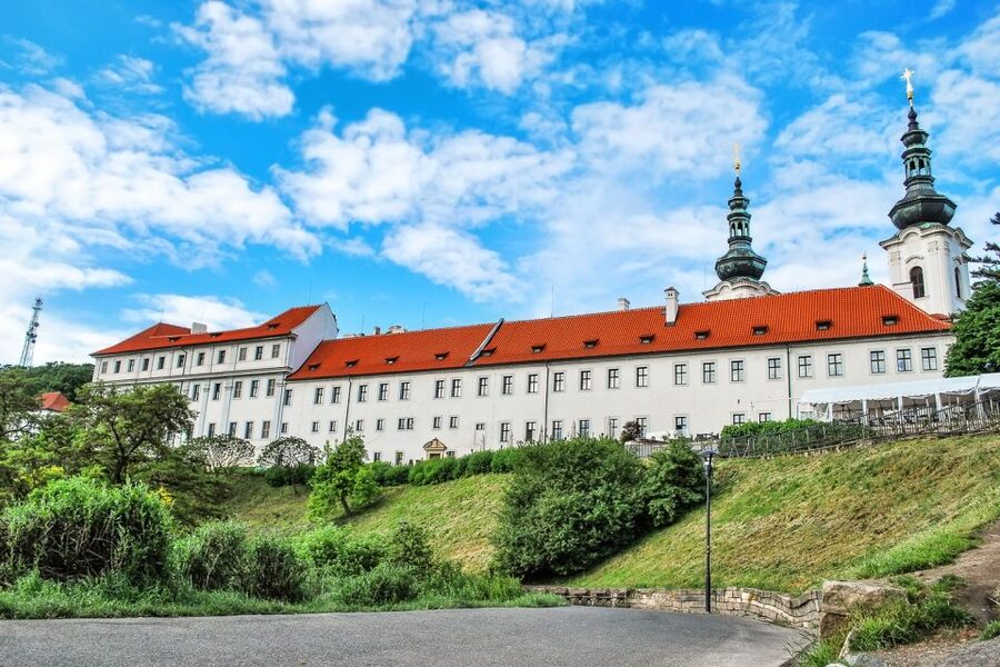Prague: 4-Hour Segway and Scooter Tour with Lunch and Drinks - Old Town Square and the Jewish Quarter