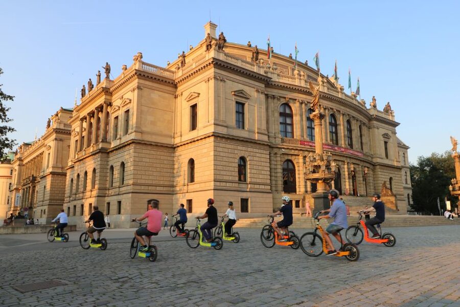 Prague: Highlights Tour on e-Scooter or eBike - Starting in Lesser Town with a short practice ride