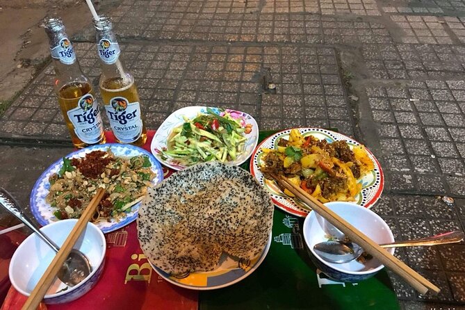 Private Craft Beer and Sightseeing Adventure Tour on Scooter in Ho Chi Minh City - Nguyen Thien Thuat apartment buildings and everyday life