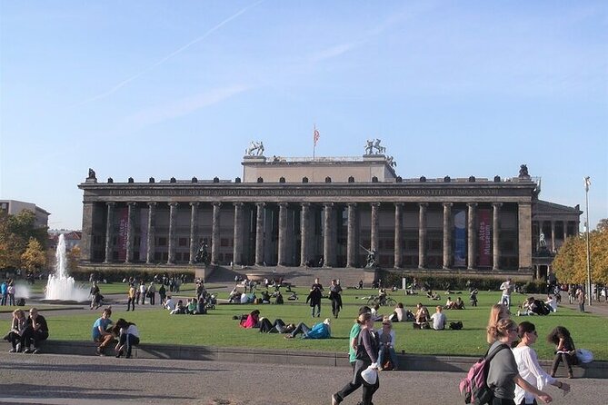 Private Guide Up to Group 6 - ONE Rickshaw, (E)Bikes, E-Scooters - Why this Berlin ride works so well