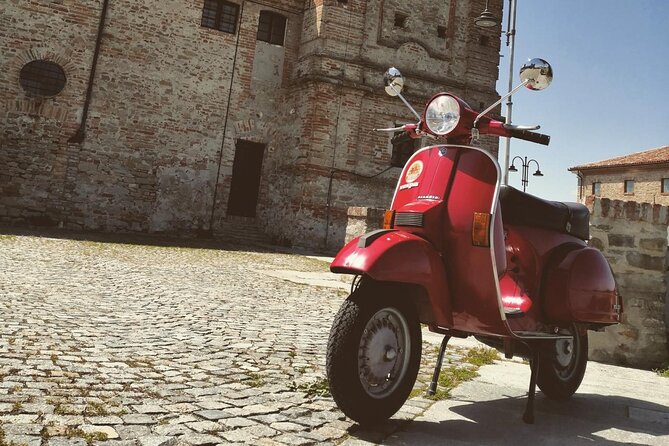 Rent a vintage Vespa for a whole day in Alba - Clothing, Safety, and Comfort