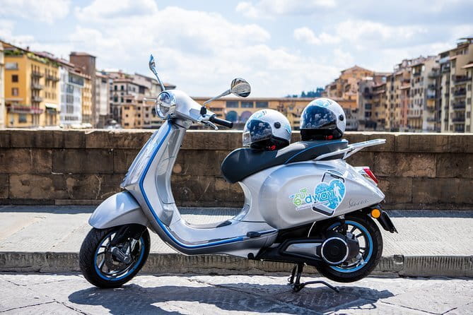 Rent your Electric Vespa 45 in Florence for 8 hours - The important safety rule: no first-time riders