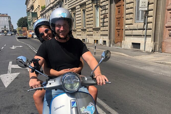 Rent your Electric Vespa 45 in Florence for 8 hours - What the app adds to your day