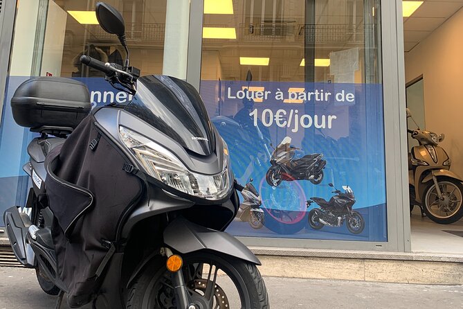 Rental scooter PCX Honda 125cc (B / A1 permit) Paris - Picking up the Honda PCX 125 at Rue Michel Chasles
