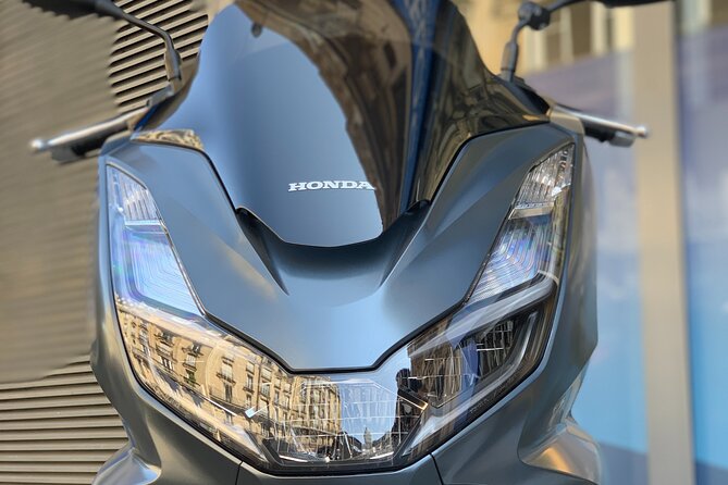 Rental scooter PCX Honda 125cc (B / A1 permit) Paris - What is included in the €46 starting price