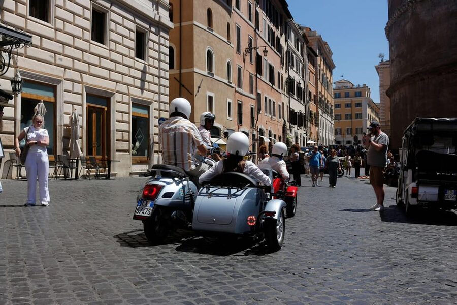 Rome 1.5 hours Private tour in Vespa Sidecar vintage style - Spanish Steps and the Trevi Fountain
