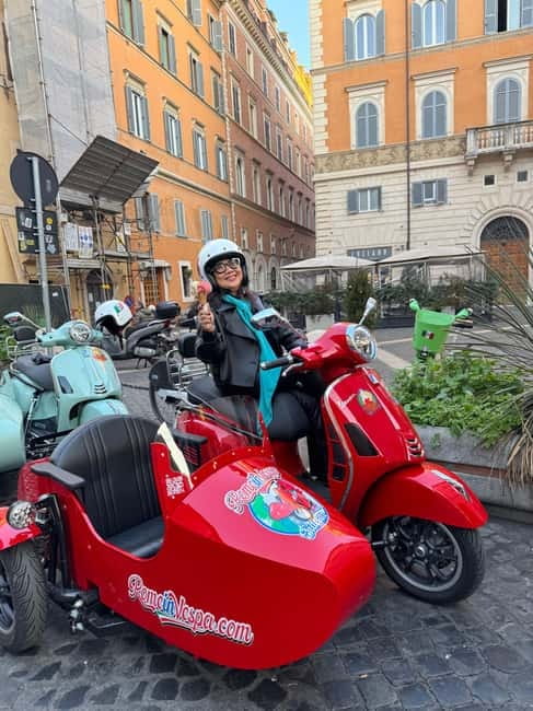 Rome 1.5 hours Private tour in Vespa Sidecar vintage style - Colosseum and Circus Maximus