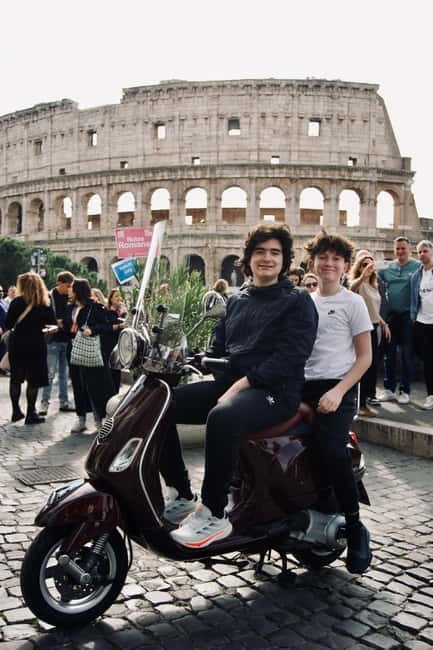 Rome: 1-Hour Vespa Ride as Passenger with a Local Driver - What the driver adds to the experience