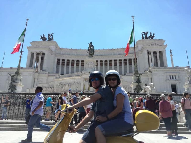 Rome: 125cc Vespa Primavera 24-, 48-, or 72-Hour Rental - What comes with the Vespa