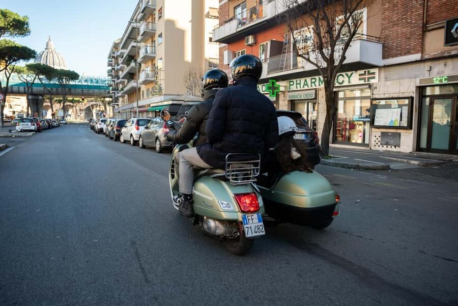 Rome: Evening Vespa Sidecar City Tour - Circus Maximus from the road
