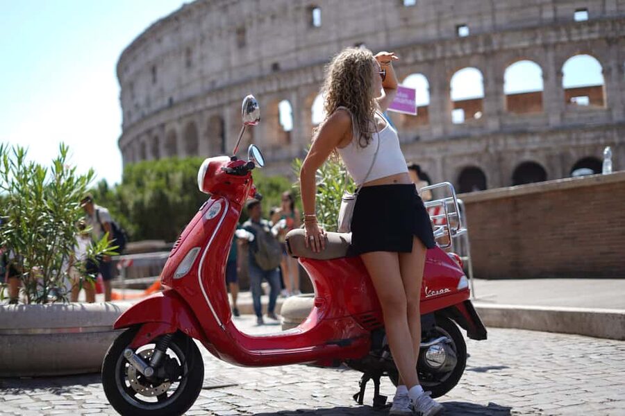Rome: Night Photography service by Vespa with Aperol Spritz - Fontana dell’Acqua Paola and its grand setting