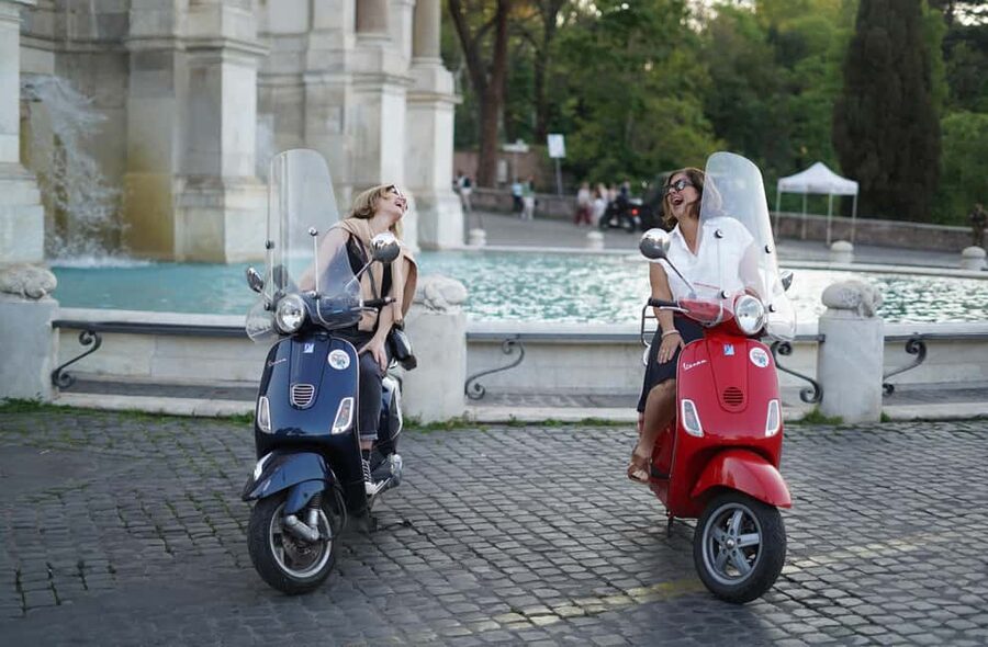 Rome on a Vespa – Photography Service - Through Trastevere to the Acqua Paola Fountain