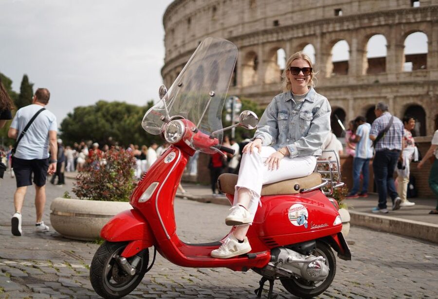 Rome on a Vespa – Photography Service - What the driver adds to the experience