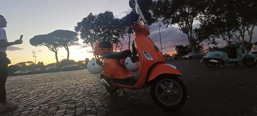 Rome: Ride as a Passenger on a Vespa on Guided City Tour - Why a Vespa is a smart way to see Rome
