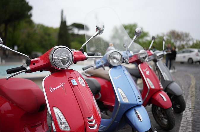 Rome’s Highest Hills Skyline Vespa Tour with Driver and Photo - Piazza del Popolo and Rome’s northern gateway