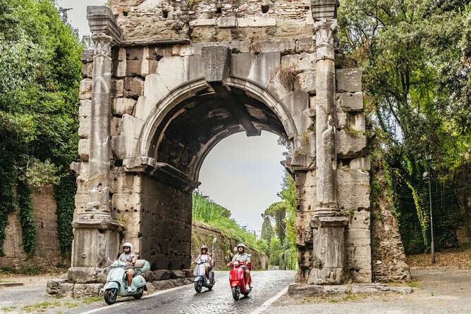 Rome Vespa 125cc Daily Rental - Picking up the 125cc Vespa at Via Aureliana